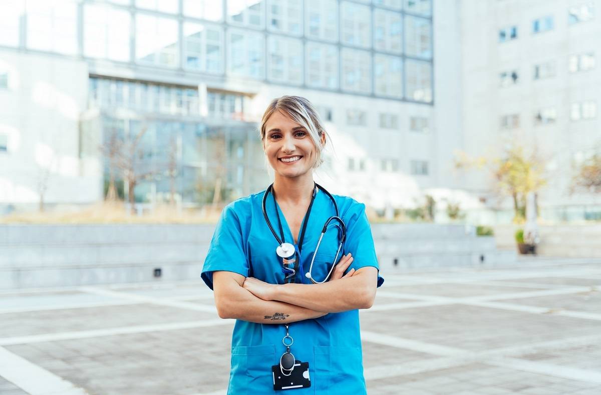 Grado Medio en Auxiliar de Enfermería a Distancia + 1 curso de  especialización